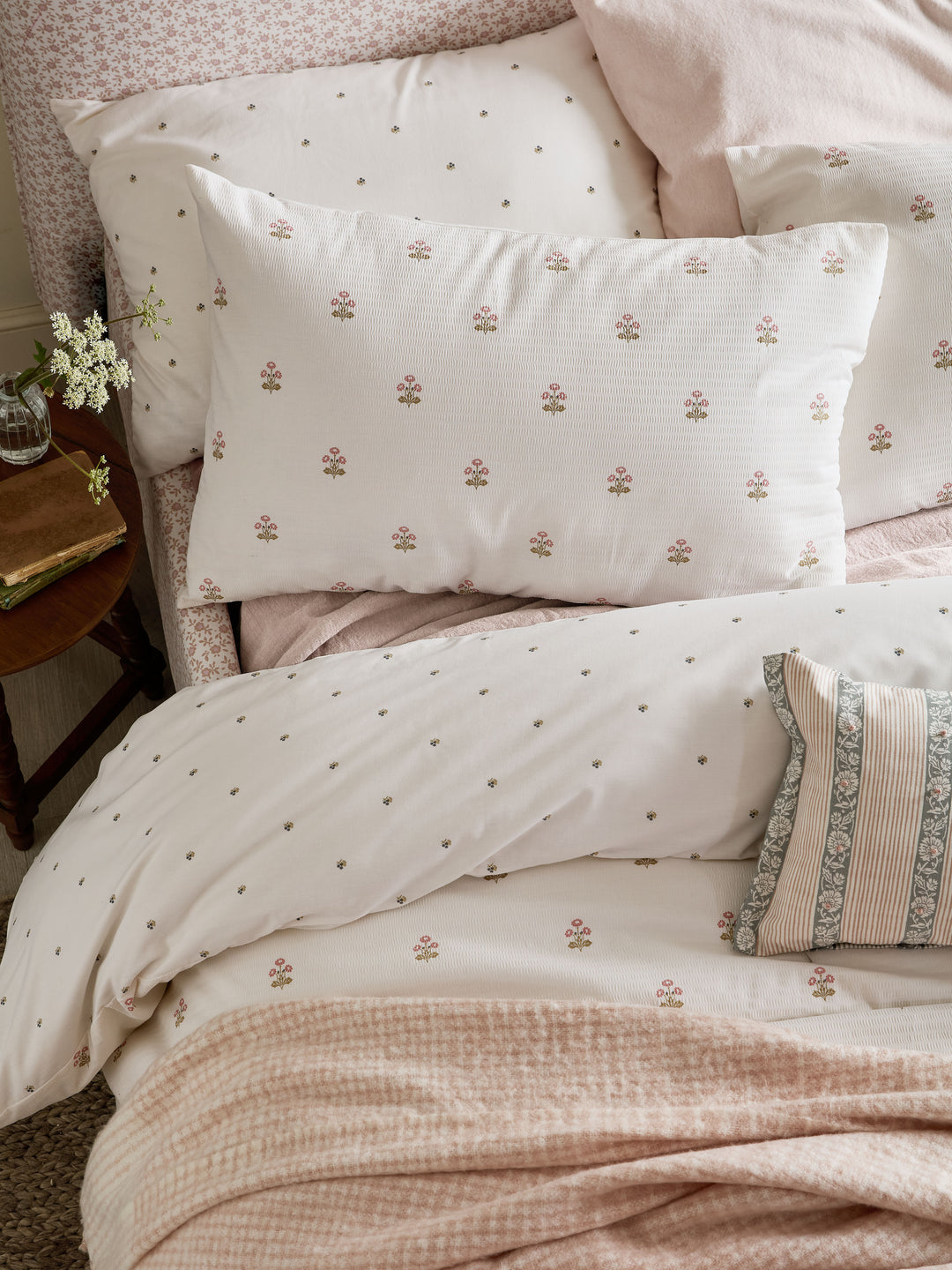Harthill Daisy Raspberry Duvet Set