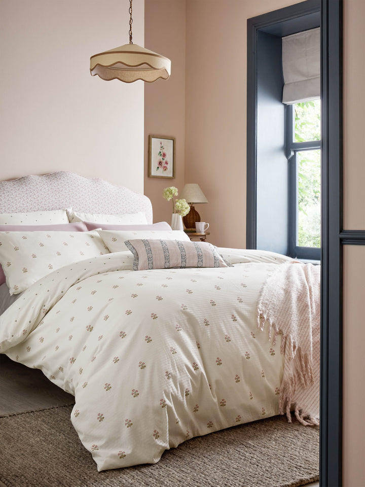 Harthill Daisy Raspberry Duvet Set
