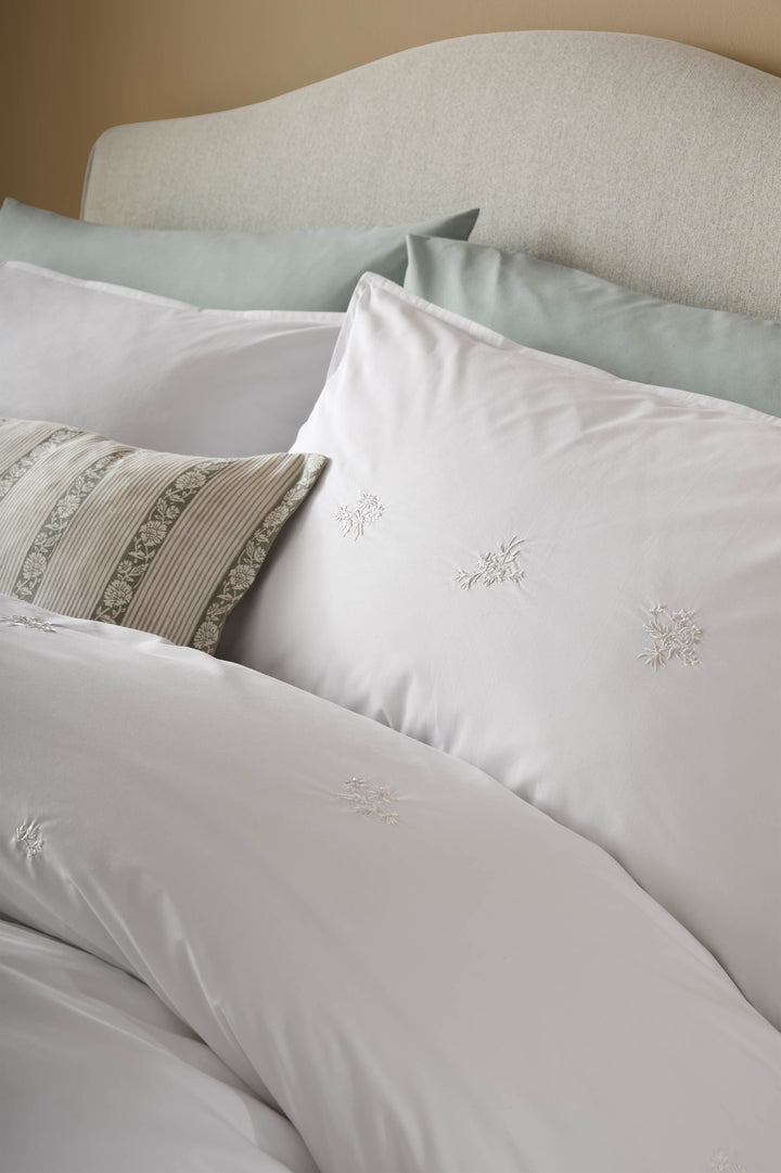 Keeleigh Posy White Duvet Set