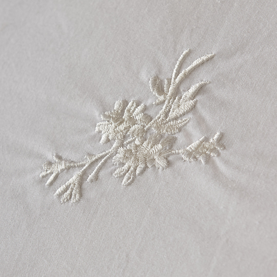 Keeleigh Posy White Duvet Set