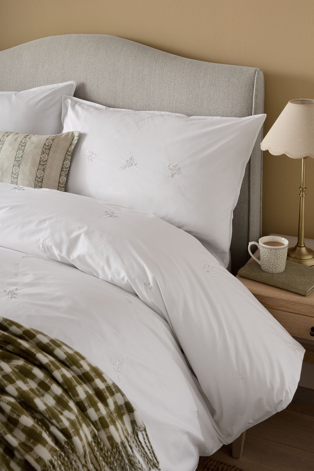 Keeleigh Posy White Duvet Set