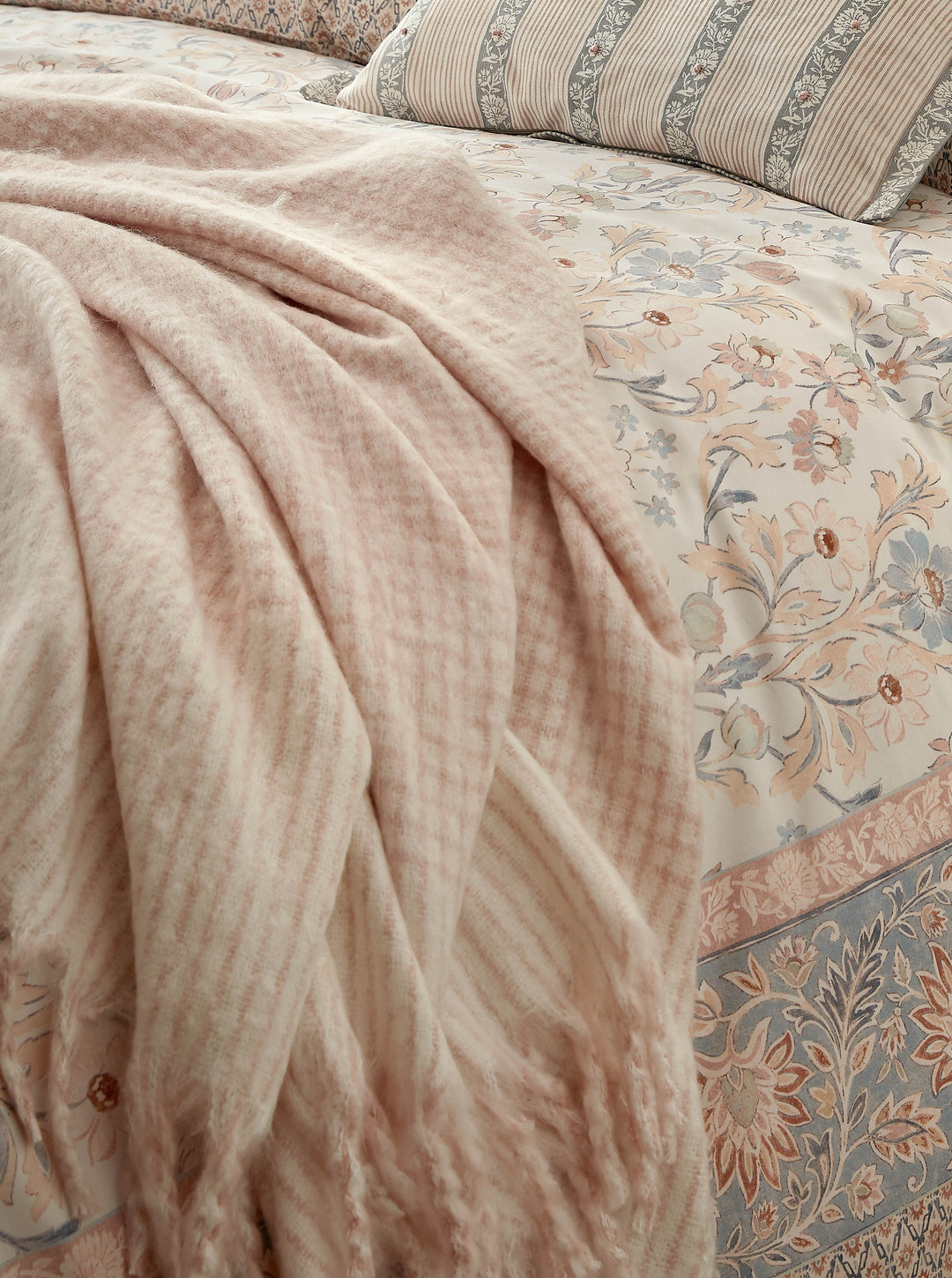 Lyngate Plaster Pink Throw