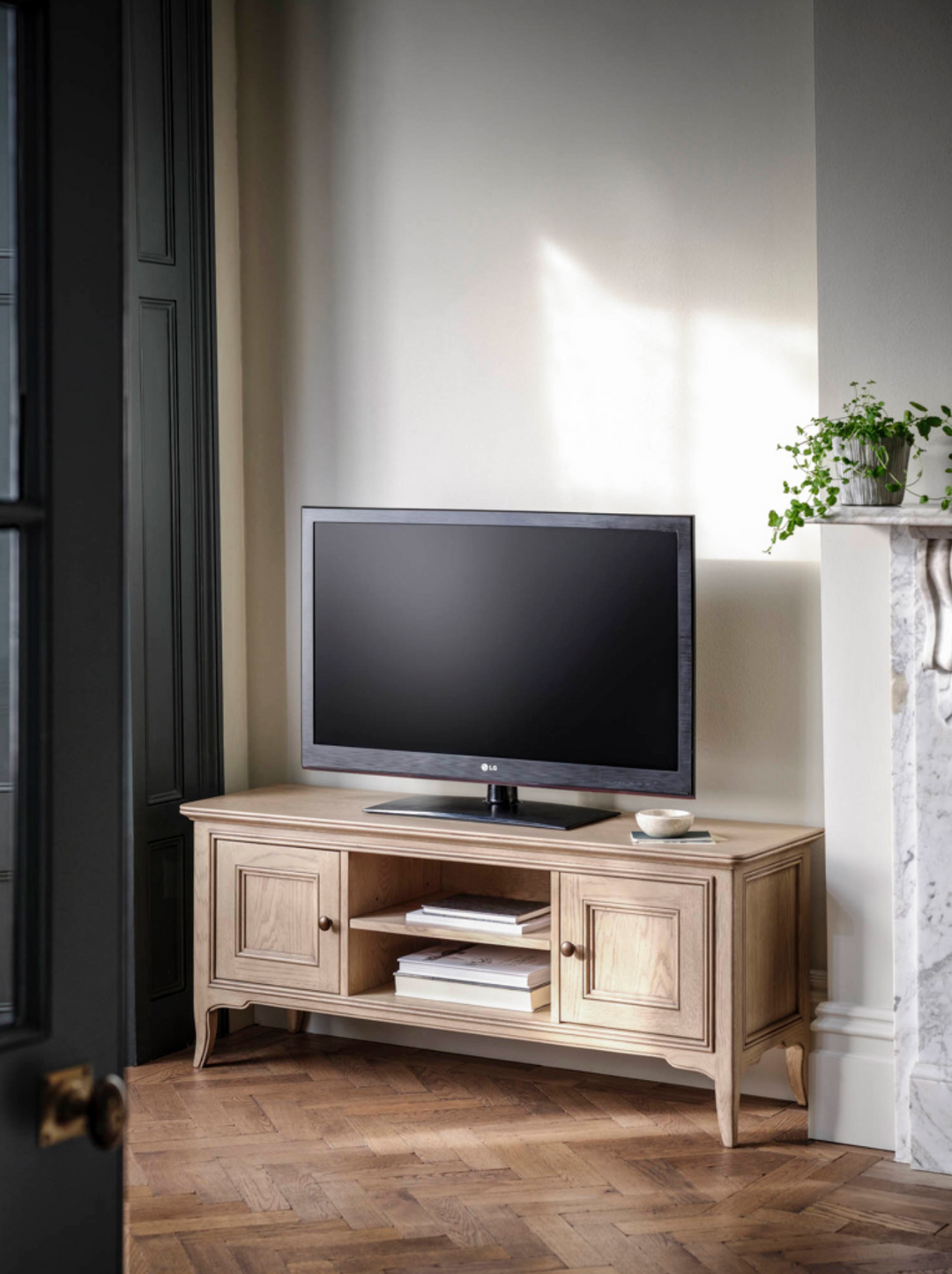 Toulon TV Unit