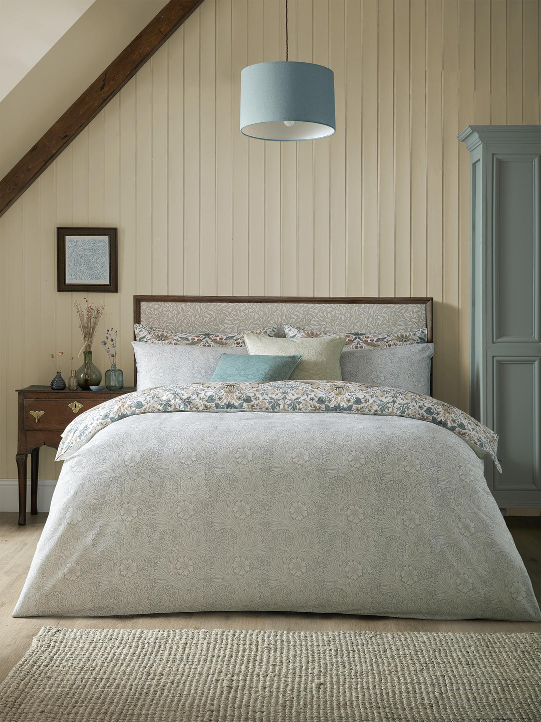 Strawberry Thief Hessian Duvet Set