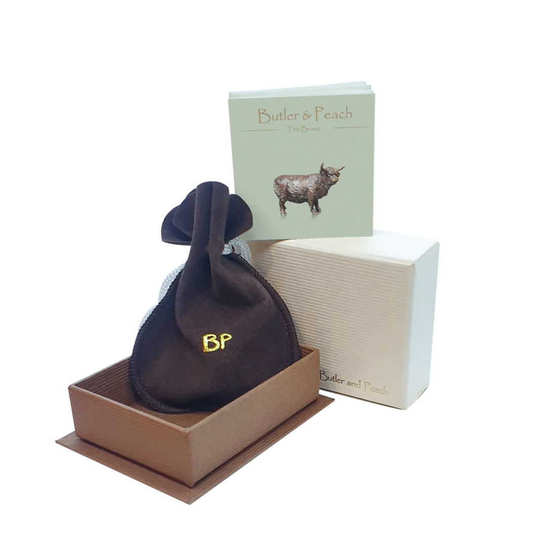 Butler & Peach Miniature Bronze Labrador
